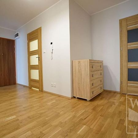 Big Apartment - Old Town - 3 Rooms - Private Parking วรอตซวาฟ ภายนอก รูปภาพ